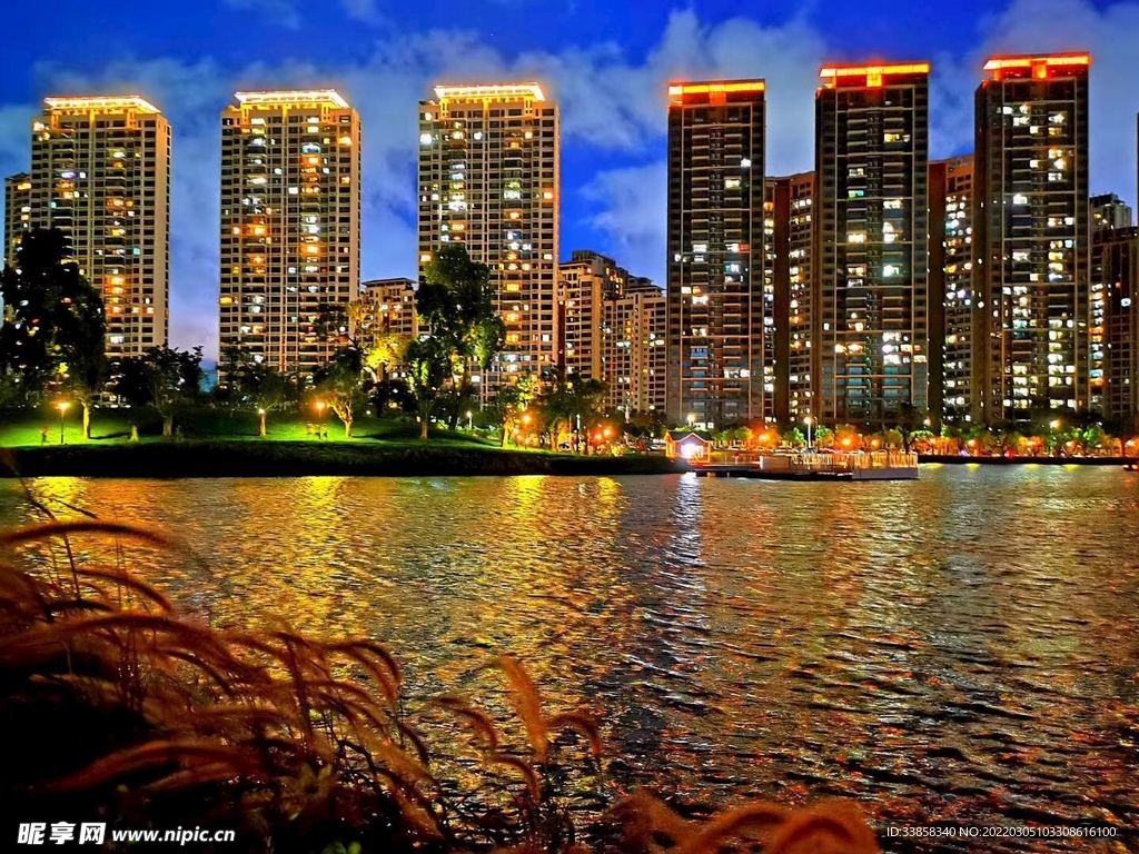 湖中香山湖夜景