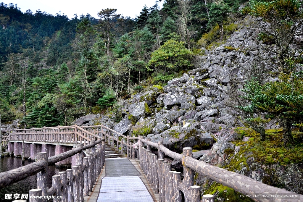 螺髻山-环湖步道