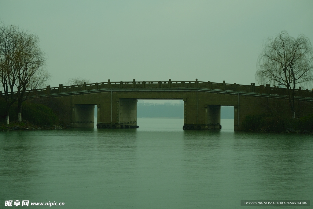 桥上的风景