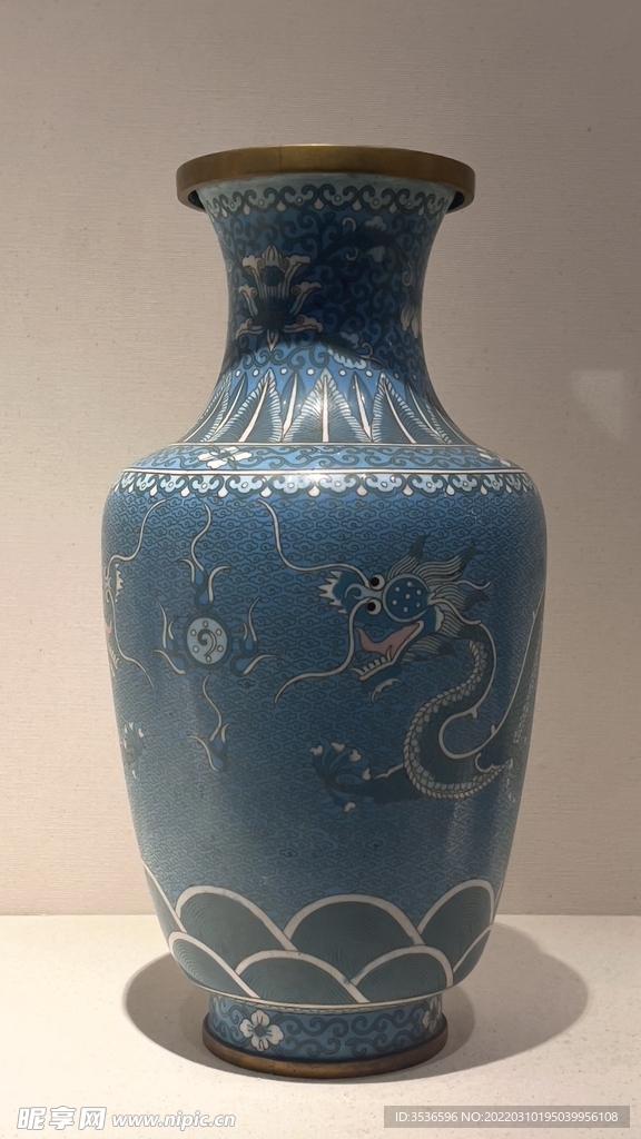 龙纹花瓶瓷器