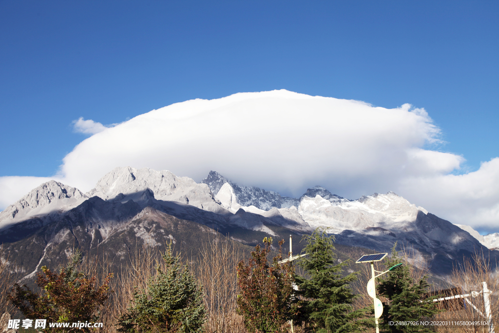 雪山白云