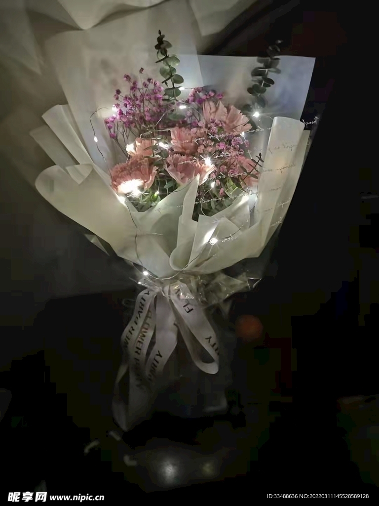 粉色灯光玫瑰花