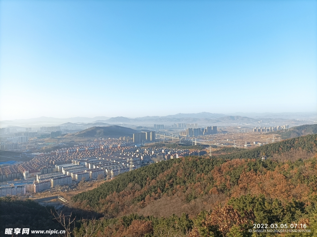 远看城市风景