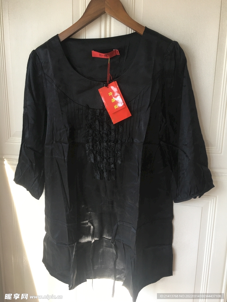 女人夏日服装 