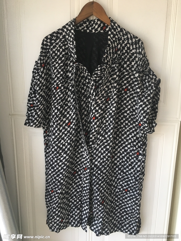 女人夏日服装 