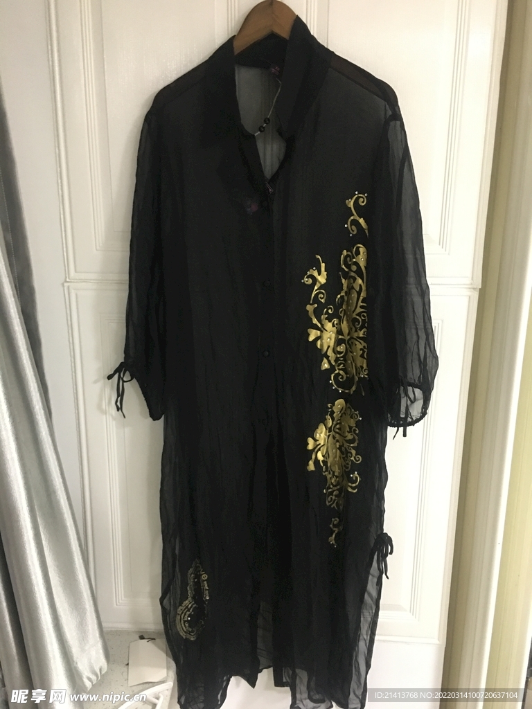 女人夏日服装 