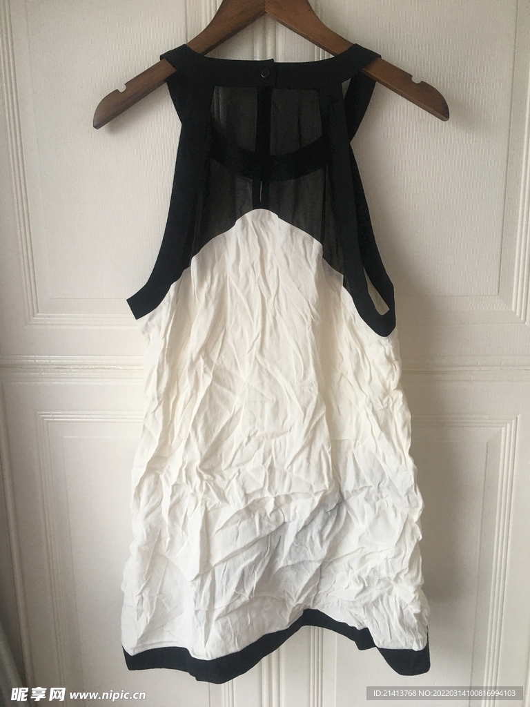 女人夏日服装 