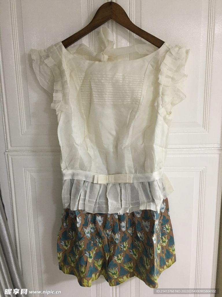 女人夏日服装 