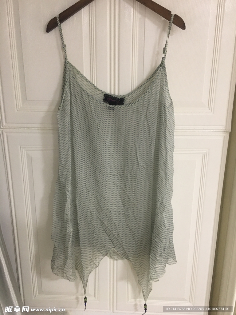 女人夏日服装 