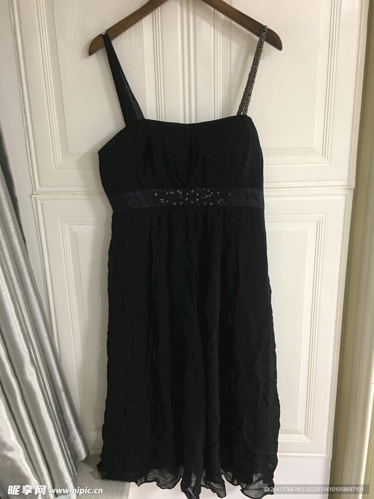 女人夏日服装 