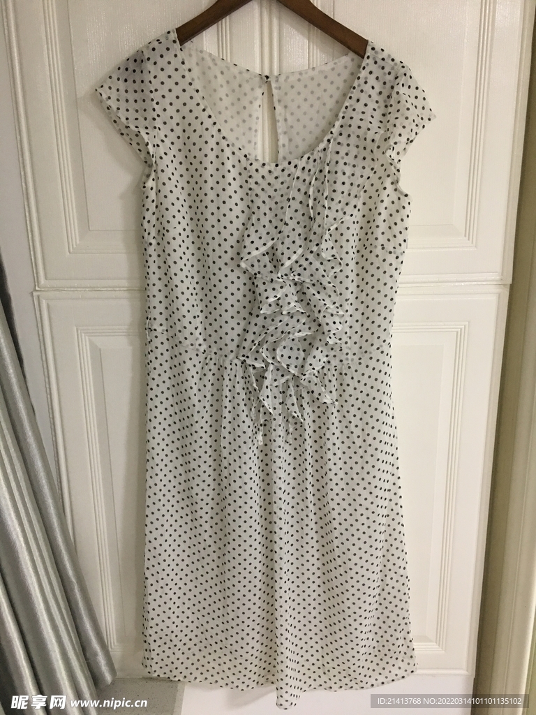 女人夏日服装 