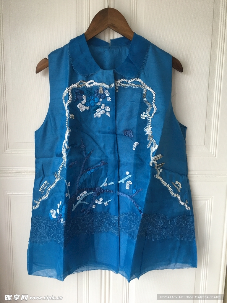 女人夏日服装 