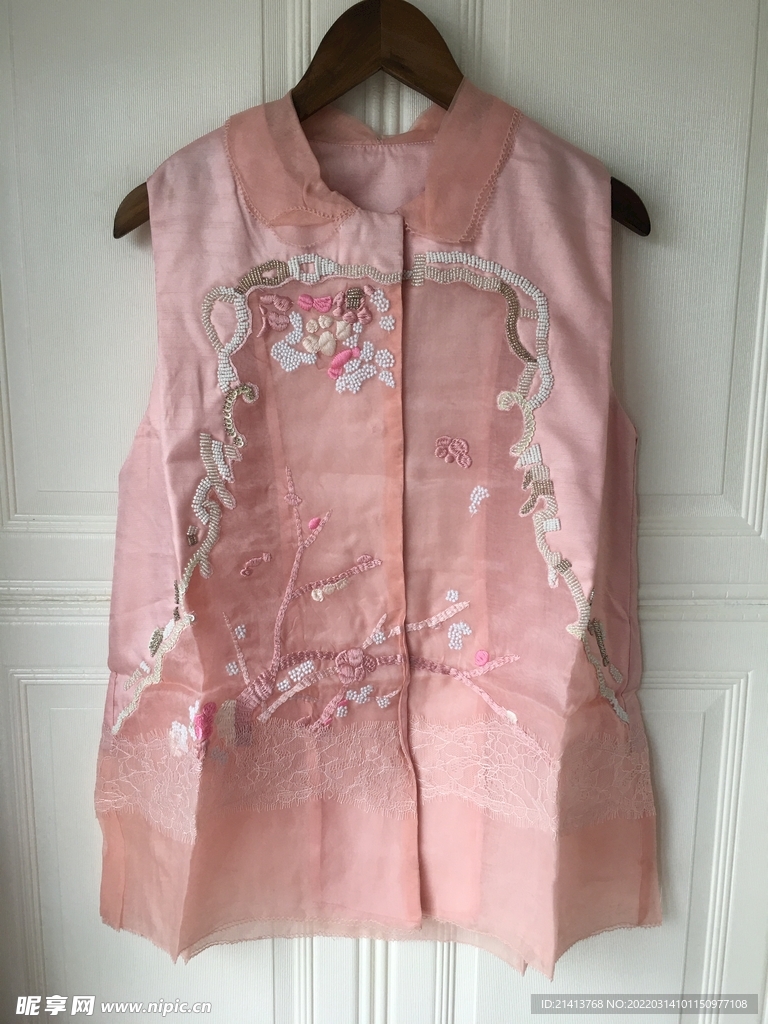 女人夏日服装 