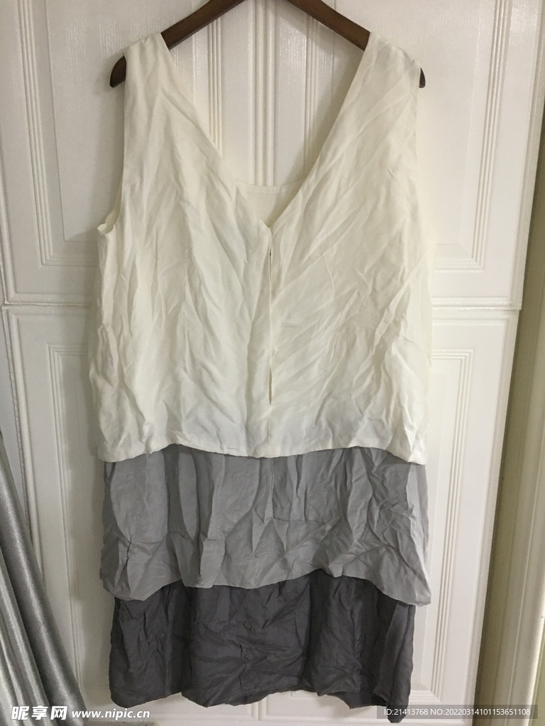 女人夏日服装 