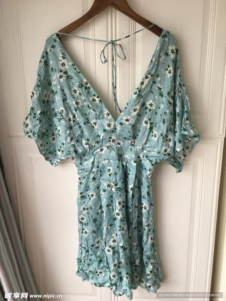 女人夏日服装 