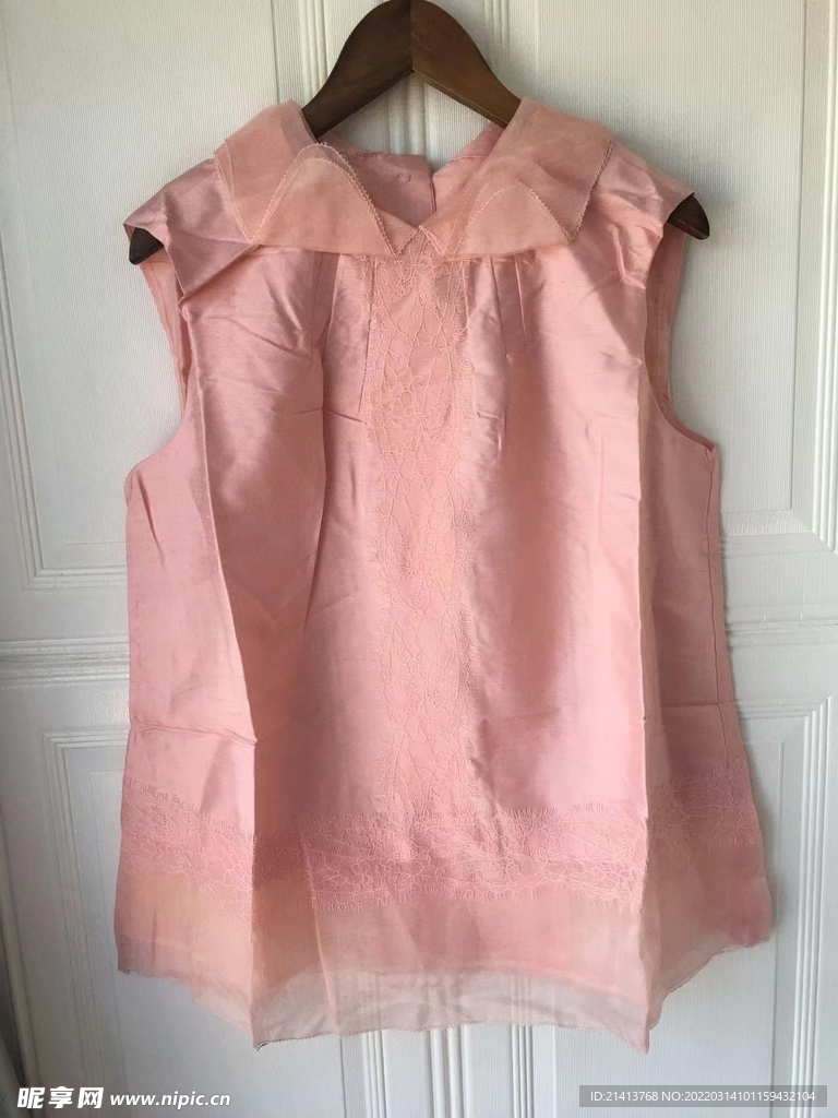 女人夏日服装 