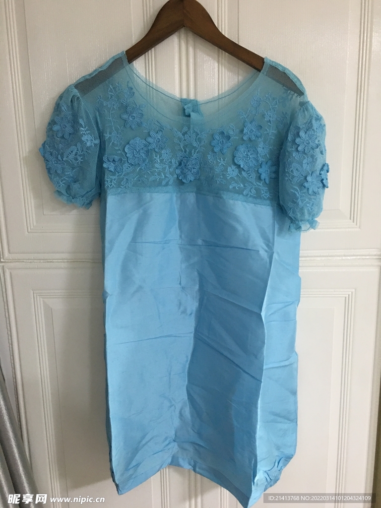 女人夏日服装 
