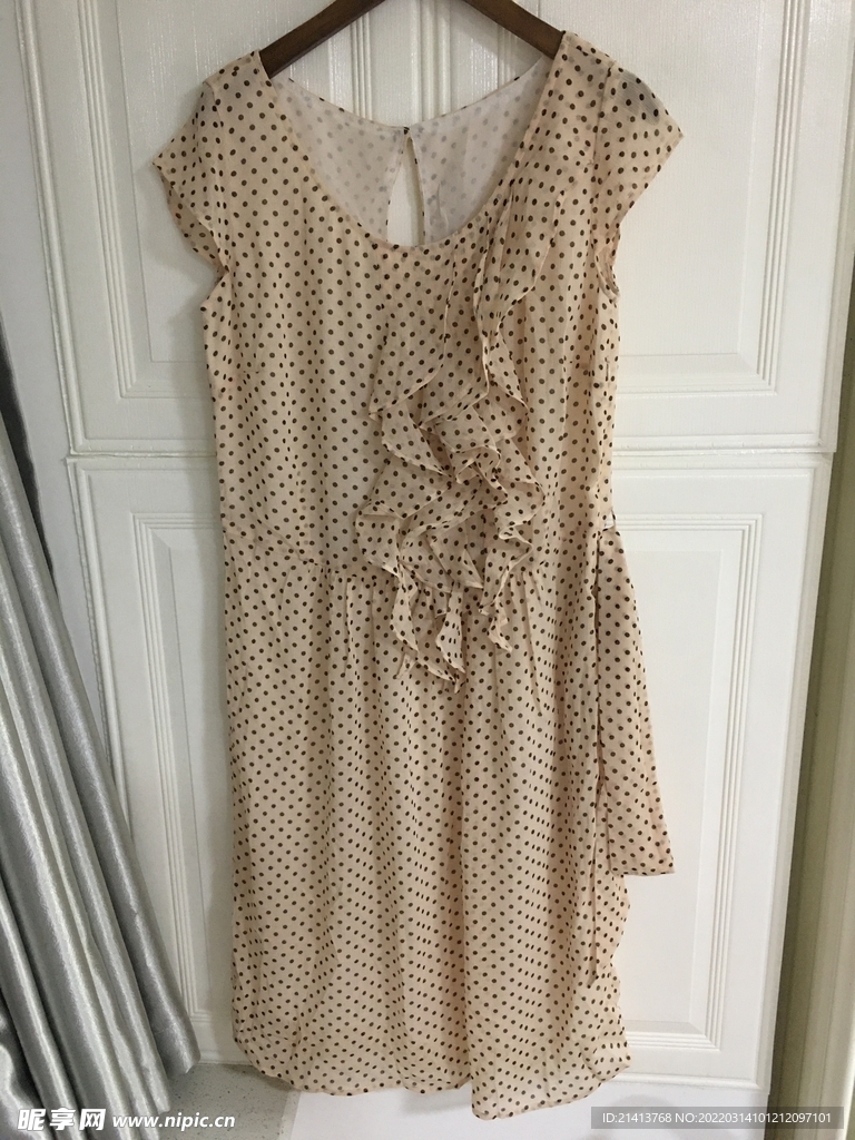 女人夏日服装 