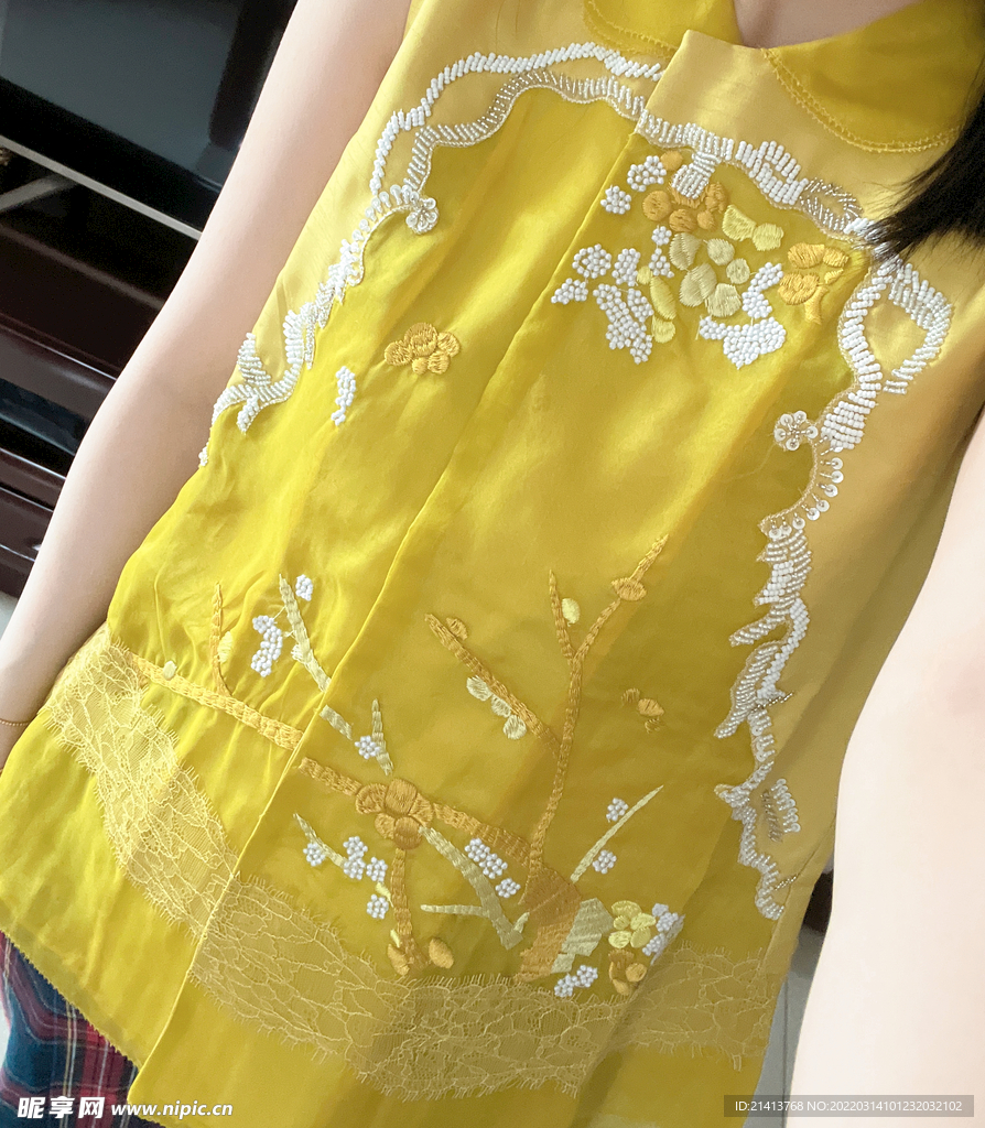 女人夏日服装 