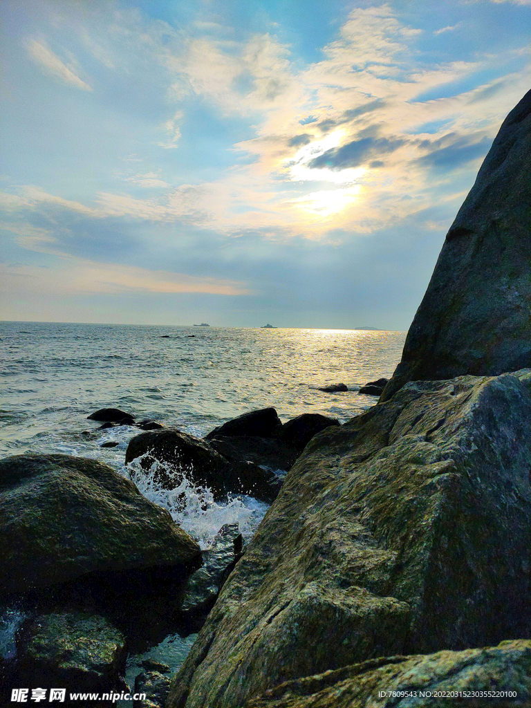 日落大海山岩