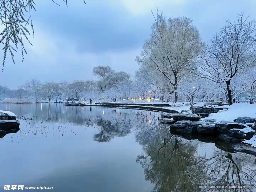 春雪玉渊潭