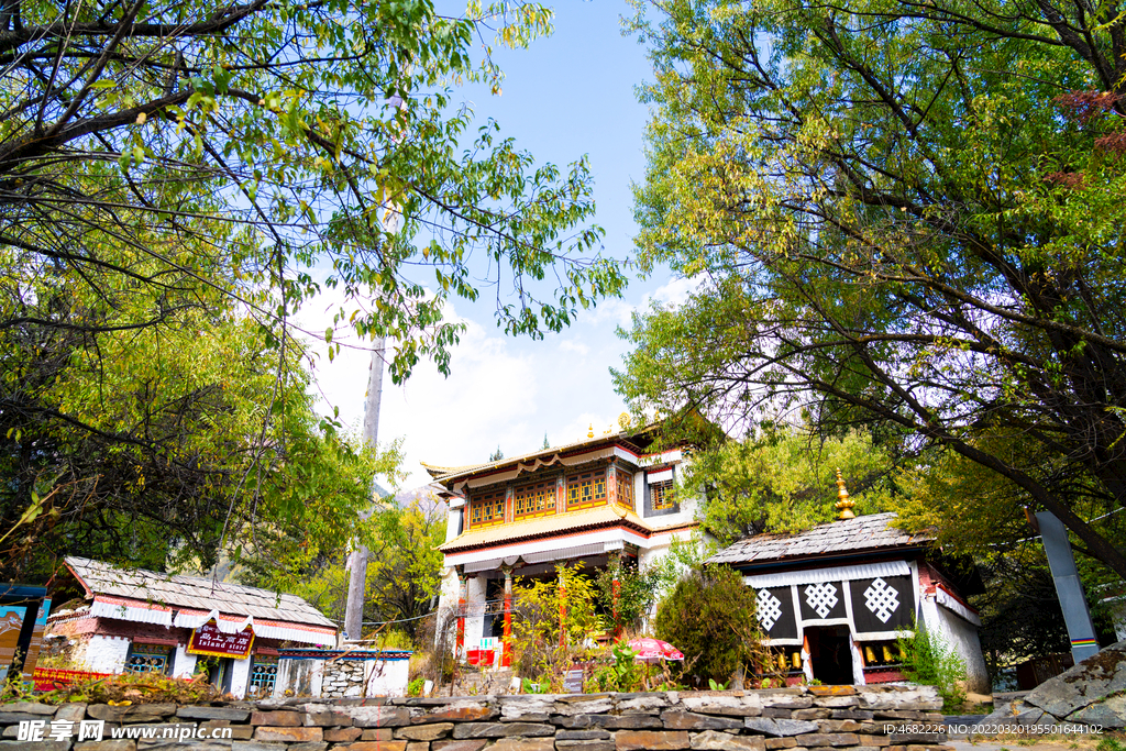 巴松措扎西岛措宗贡巴寺