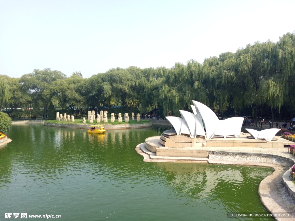 公园湖面风景