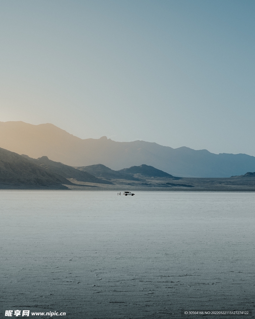 户外湖面自然景观