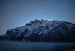 户外夜晚石头自然景观