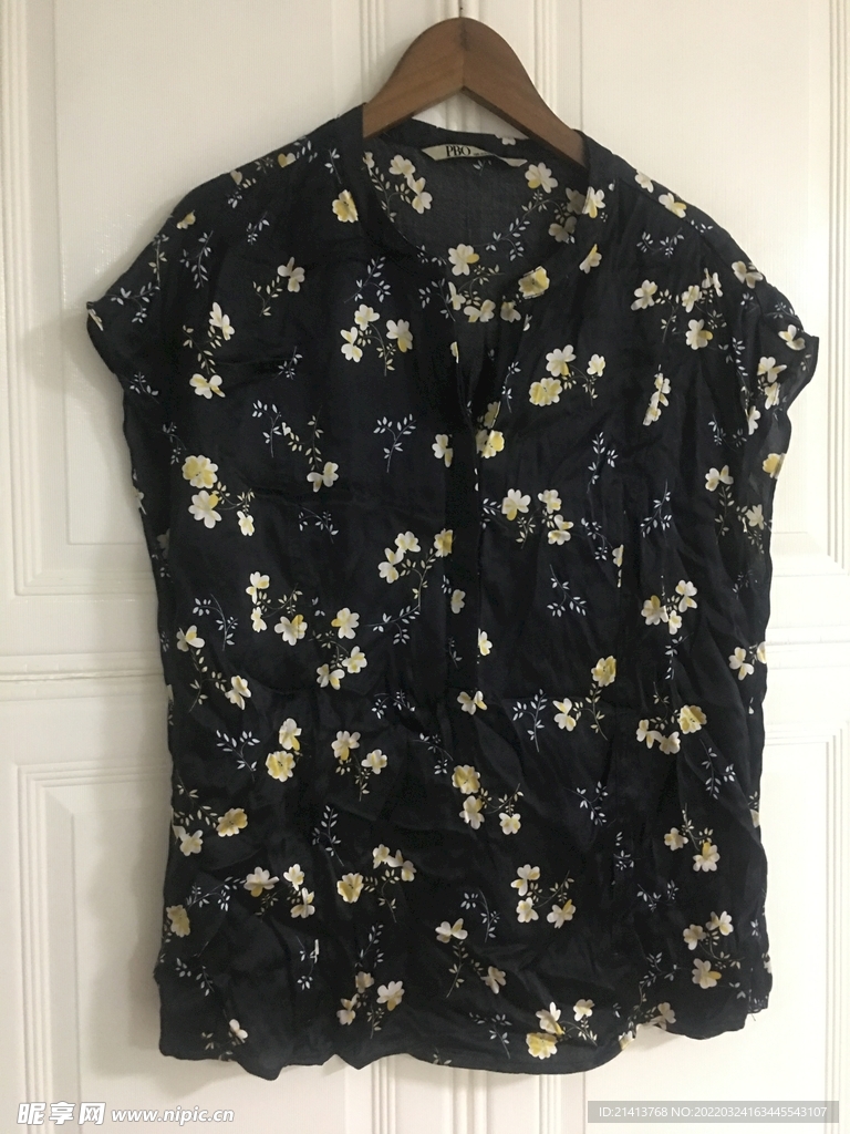 女人夏日服装 