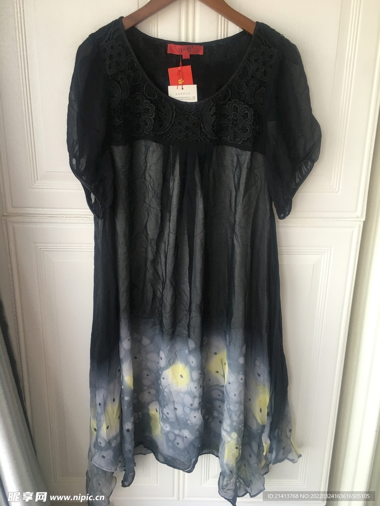 女人夏日服装 