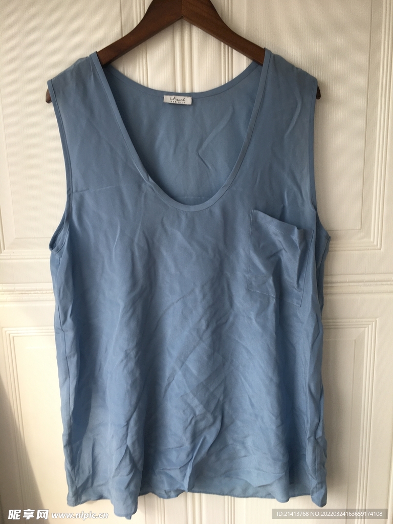 女人夏日服装 