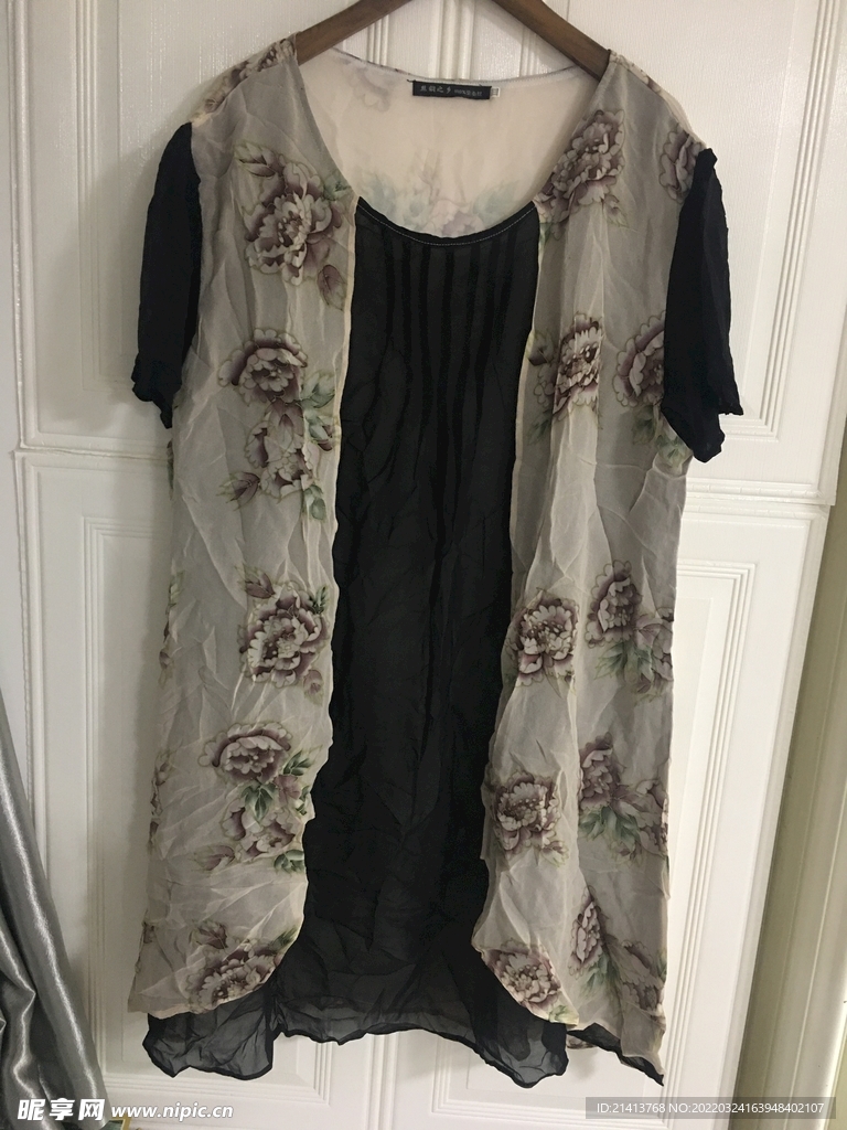 女人夏日服装 