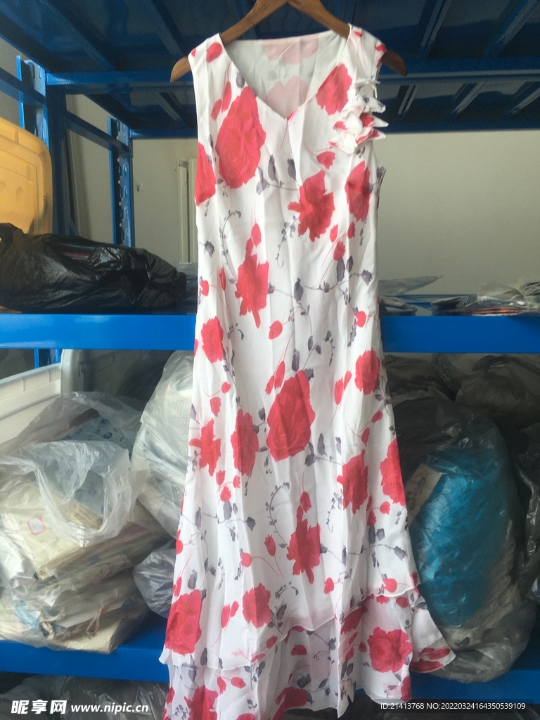 女人夏日服装 