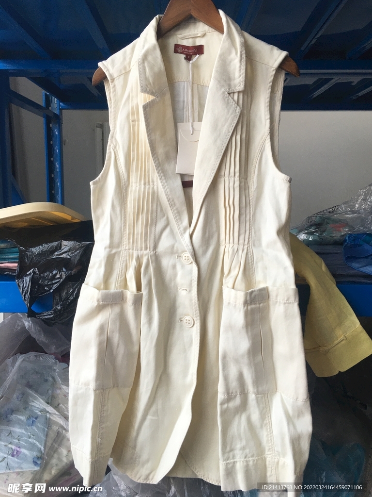 女人夏日服装
