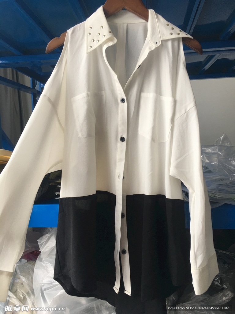 女人夏日服装 