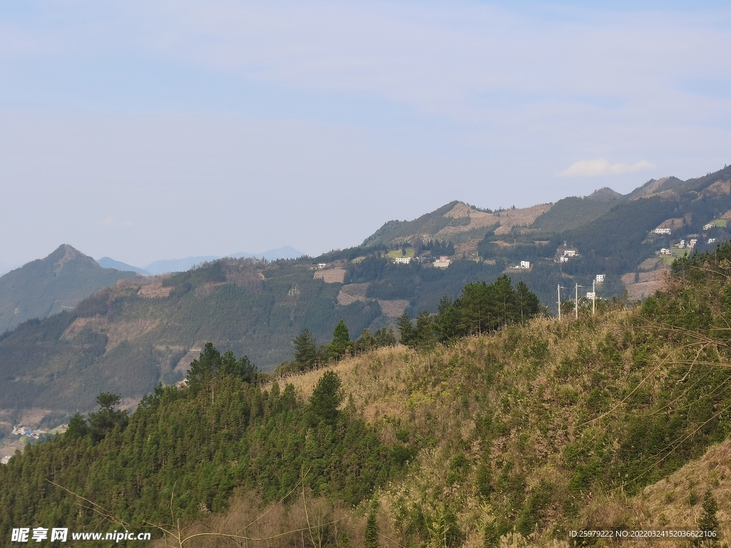 山坡连绵