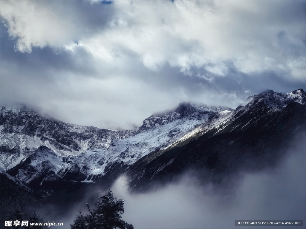 黄龙见雪山