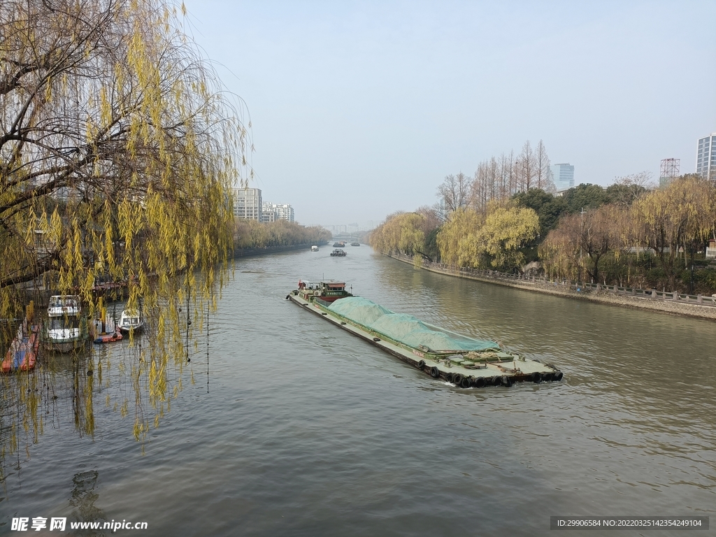 向东流