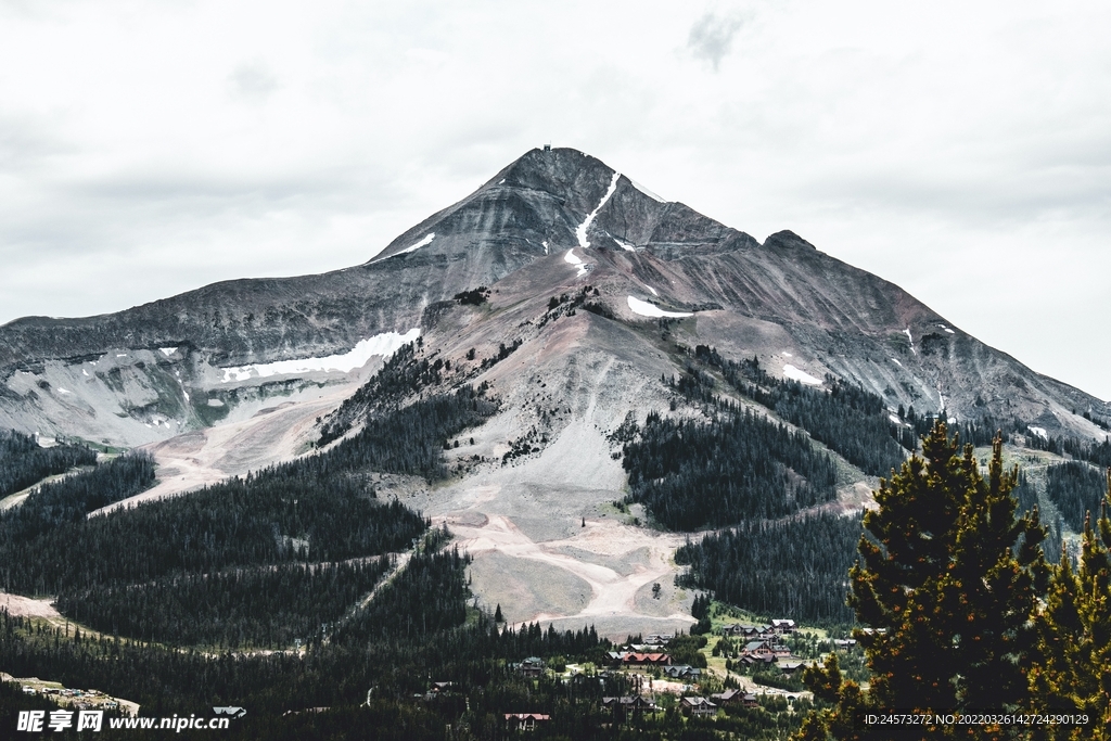 山 