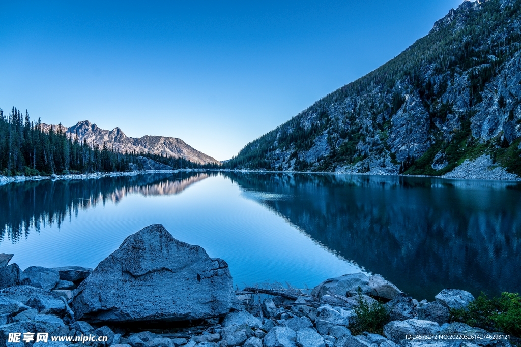 山 