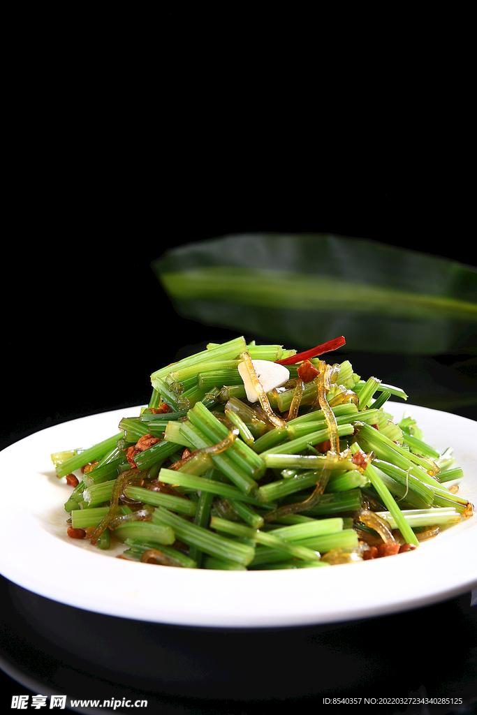 家芹肉沫炒粉