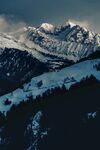 雪山威严山峰山顶