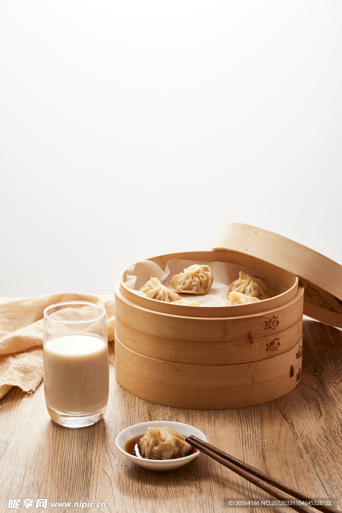 简约早餐牛奶包子