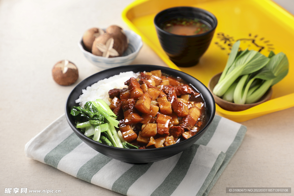 土豆红烧肉饭