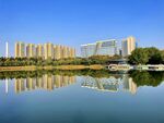 美丽的湖畔城市风景