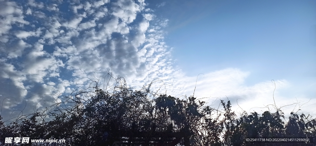 乌云的天空
