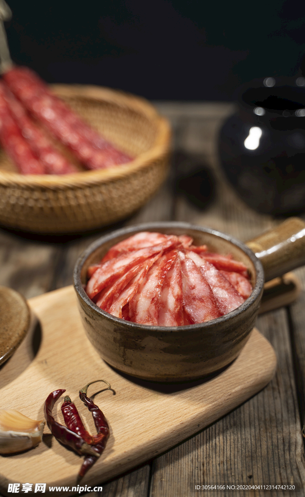 复古暗调腊肉美食
