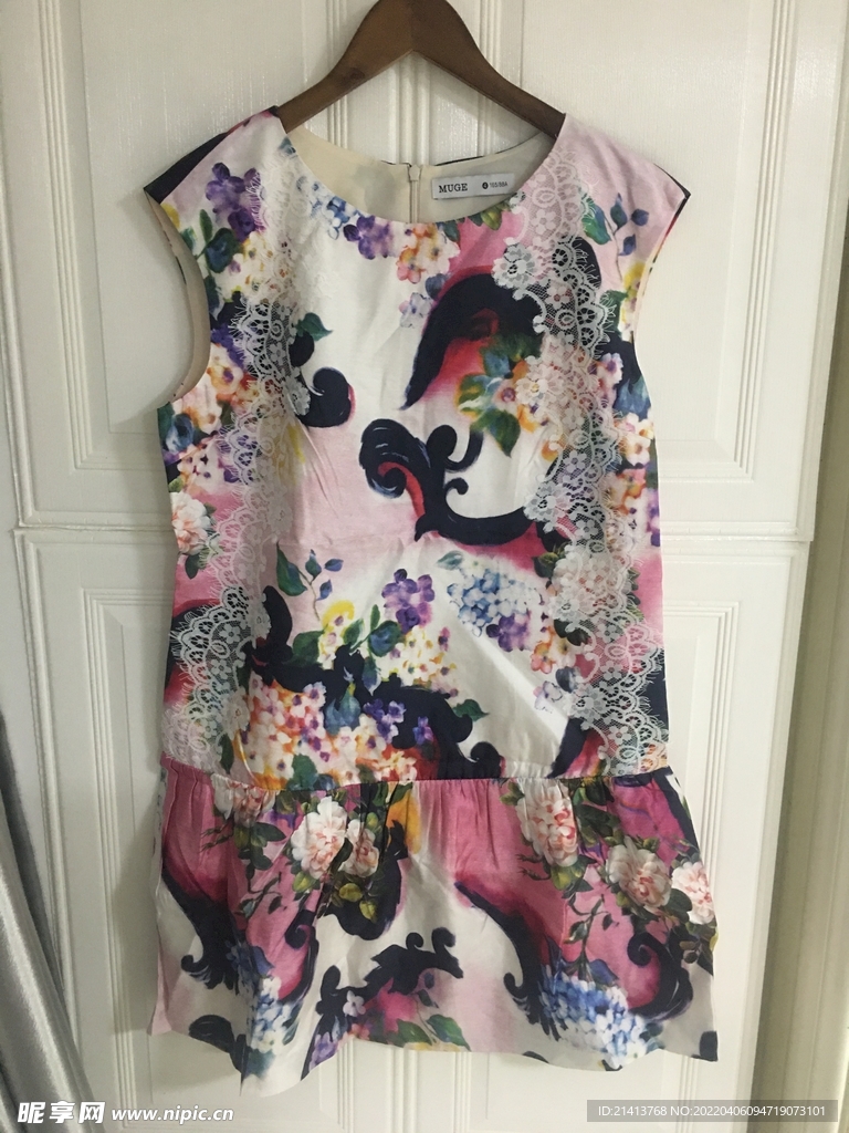 女性服饰服装 