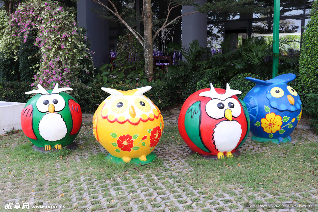 泰国可爱卡通猫头鹰公仔陶艺雕像
